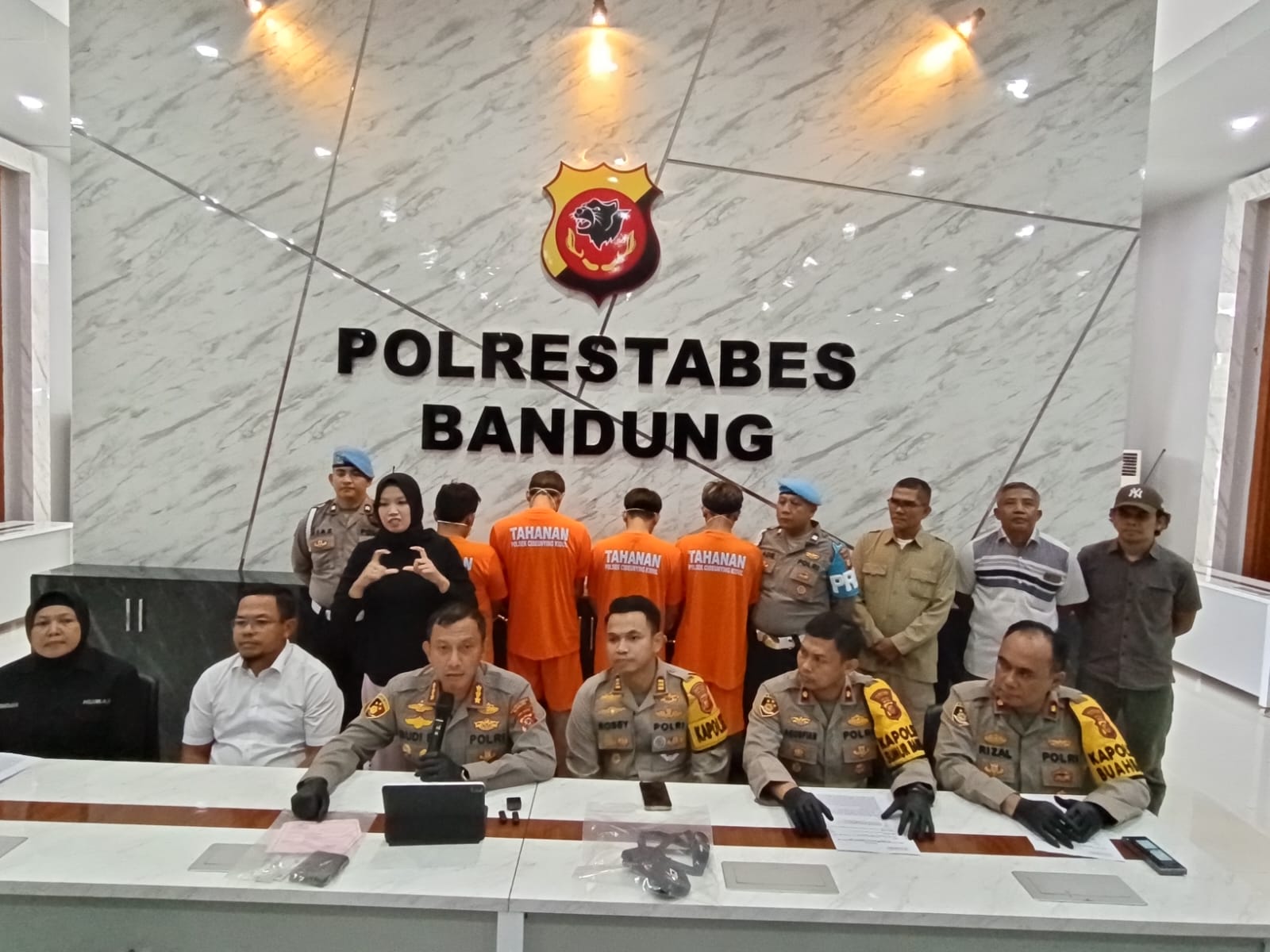 Tangkapan foto konferensi pers Polrestabes Bandung. (Sumber: Polrestabes Bandung)