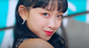 Tangkapan foto Dita Karang ex member Secret Number. (Sumber: YouTube/1K)