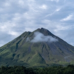Ilustrasi Gunung Gede (Freepik)
