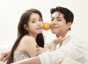 Unggahan Instagram IU @dlwlrma