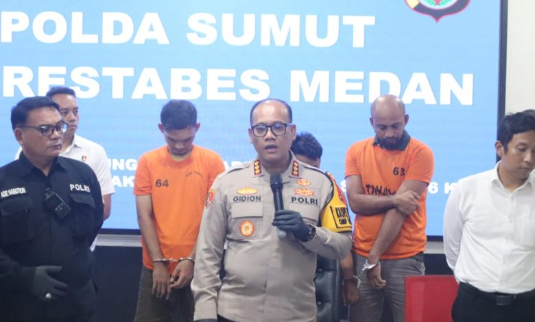 Tangkapan foto penangkapan dua admin Judol oleh Polda Metro Medan. (Sumber: Polda Metro Medan)