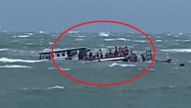 Tangkapan foto kapal wisata di Bengkulu karam. (Sumber: Istimewa)