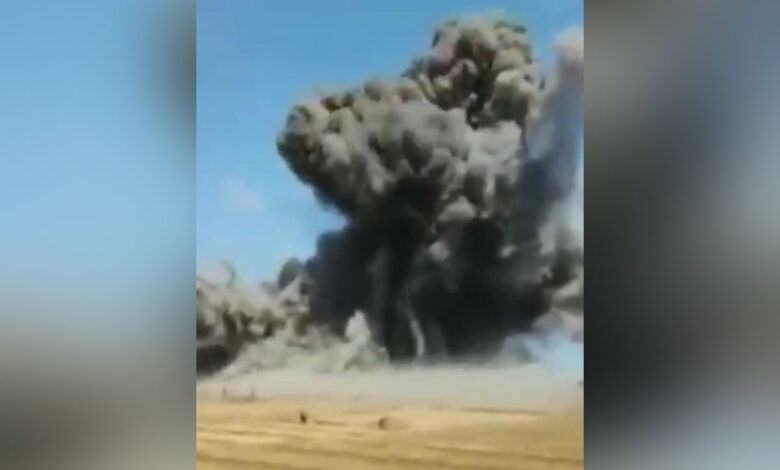 Asap tebal saat amunisi meledak di Garut. (Sumber: Istimewa)