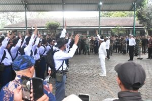 Tidak Hanya Anak Sekolah, KDM Rencanakan Guru dan Pegawai Malas Masuk Barak
