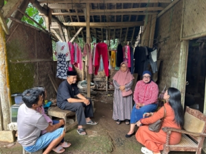 DPRD Jabar Ika Siti Salurkan Bantuan Rutilahu untuk Warga Kuningan 1