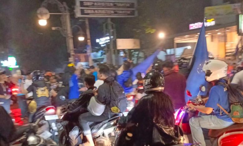 Tangkapan foto konvoi Persib Bandung. (Sumber: Hasanah.id/Sifa)