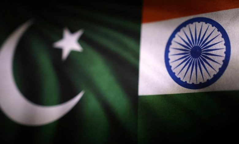 Bendera Pakistan dan India. (Sumber: REUTERS/Dado Ruvic/Illustration)