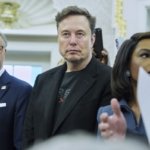Tangkapan foto Elon Musk. (Sumber: AP NEWS)