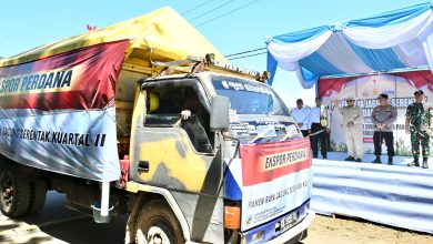 Tangkapan foto truck ekspor jagung. (Sumber: Sekretariat Negara)