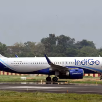 Tangkapan foto pesawat IndiGO 6764. (Sumber: Zee News)