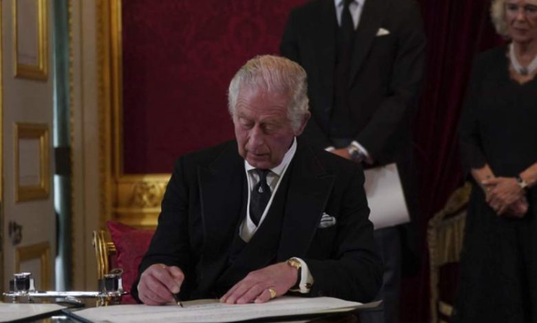 Tangkapan foto Raja Charles III (Sumber: Victoria Jones/Pool Photo via AP)