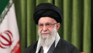 Iran Ancam Balas Serangan, Khamenei Tegaskan Tidak Akan Tunduk pada AS 1