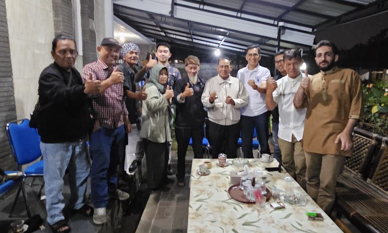 Pengurus Yayasan Bhineka Cipta Gumilang Foto bersama Wali Kota Cimahi Ngatiyana, Jumat 6/06/2025.