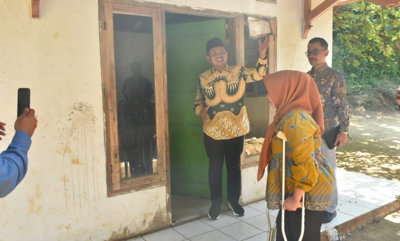 Pastikan Sarana Pendidikan di Pelosok Terpenuhi, Bupati Tinjau SDN Cibareubeu