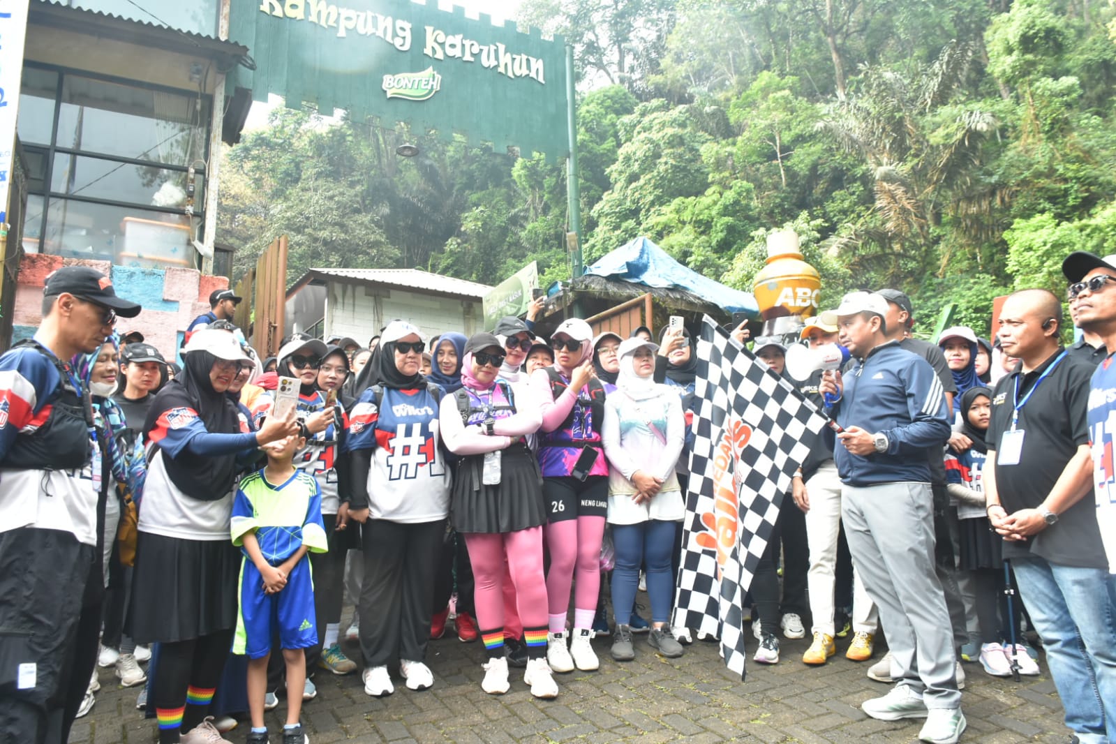 Sumedang Walker Diikuti Peserta dari Negeri Sakura