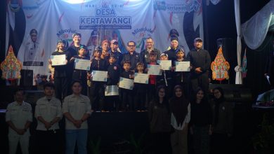 14 Dalang Cilik tampil impresif dalam acara Milangkala Desa Kertawangi ke 47.