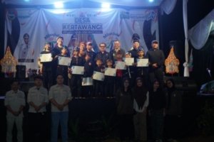 14 Dalang Cilik tampil impresif dalam acara Milangkala Desa Kertawangi ke 47.