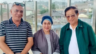 Dirut PT MAP, Erfan Bramantyo bersama istri saat mendampingi tokoh nasional Agum Gumelar.