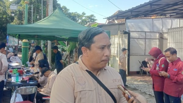 Kepala Bidang Penaatan Hukum Lingkungan, Dinas Lingkungan Hidup Kota Cimahi, Ario Wibisono, S.H saat diwawancarai, Selasa, 10/06/2025.