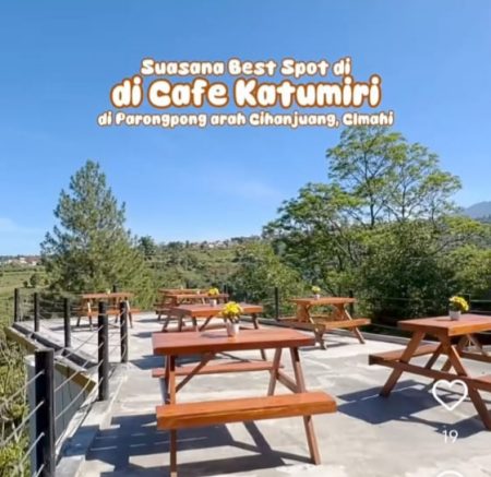 Spot nongkrong nyore di rooftop Cafe Katumiri.