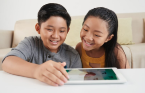 Tidak Lagi Gunakan Buku, Siswa Sekolah Rakyat Dibekali iPad dan Akses Teknologi Gratis 1