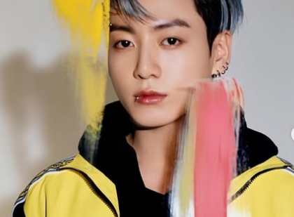 Jungkook Klarifikasi Usai Pakai Topi Bertulisan “Make Tokyo Great Again”