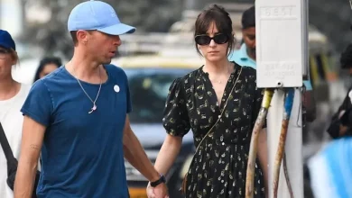 Tangkapan foto Chris Martin dan Dakota Johnson. (Sumber: Istimewa)