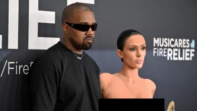 Tangkapan foto Kanye West dan Bianca Censori. (Sumber: ROBYN BECK/AFP via Getty Images)