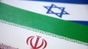 Gambar Iran dan Israel. (Sumber: REUTERS/Dado Ruvic)