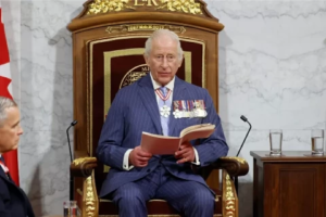 Raja Charles III Tampil Tenang di Publik Usai Kabar Pangeran Harry Ingin Ganti Nama Jadi Spencer 5