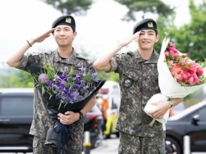 Tangkapan foto RM dan V BTS. (Sumber: Dok. Dispatch)