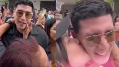 Tangkapan foto Verrel Bramasta yang dicium oleh penggemarnya. (Sumber: Instagram Verrel Bramasta)