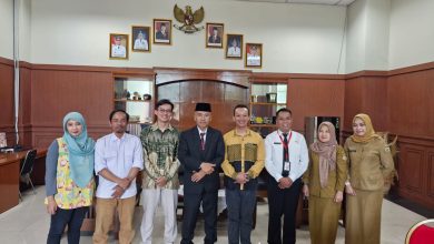 Gerak Bersama Jaga Bumi diterima Wakil Bupati Bandung Barat, Asep Ismail.