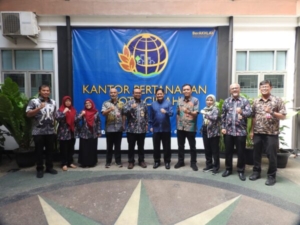 Stafsus Kementerian ATR/BPN saat mengunjungi kantor pertanahan Kota Cimahi.