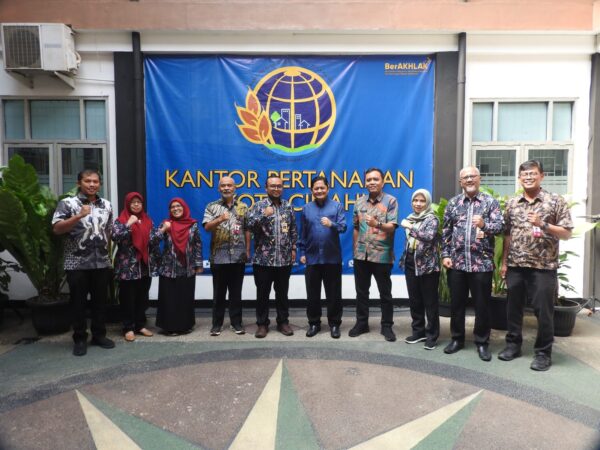 Stafsus Kementerian ATR/BPN saat mengunjungi kantor pertanahan Kota Cimahi.