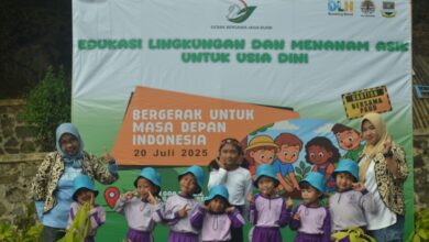 'Gerak Bersama Jaga Bumi' dan Yayasan Perempuan Indie, melaksanakan penanaman pohon bersama ratusan anak-anak.