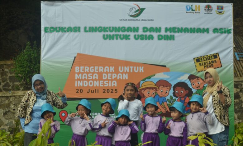 'Gerak Bersama Jaga Bumi' dan Yayasan Perempuan Indie, melaksanakan penanaman pohon bersama ratusan anak-anak.