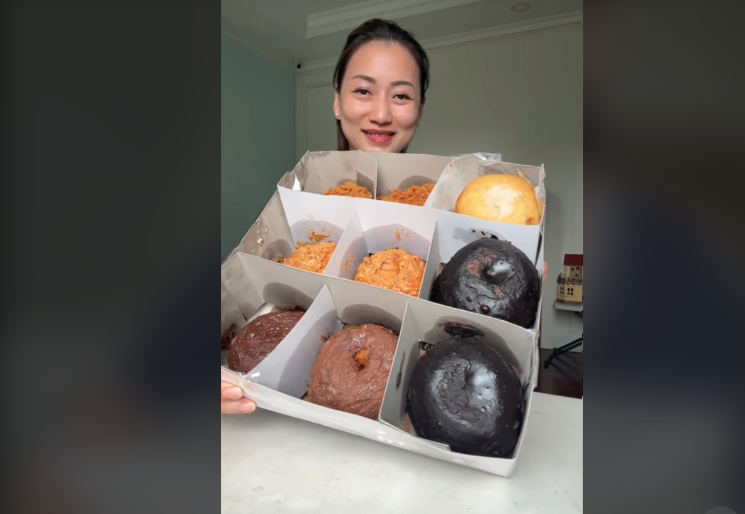 Nana Koot Bantah Berniat Menjatuhkan Usaha Donat Pinkan Mambo