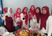 Orang tua siswa MI Al Riyadl peringati Hari Kemerdekaan di sekolah.