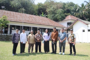 Tinjau SMAN 2 Sukatani, DPRD Jabar Christin Novalia Dorong Relokasi Bangunan Sekolah 3