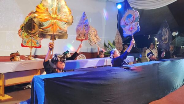 Para Dalang Cilik pamer kebolehan di Acara HIPIBIPIS Desa Kertawangi.