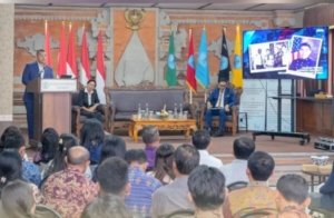 Wamen Ossy Sampaikan Peran Reforma Agraria untuk Pengelolaan Tanah dalam Kuliah Umum Universitas Mahendradatta 1