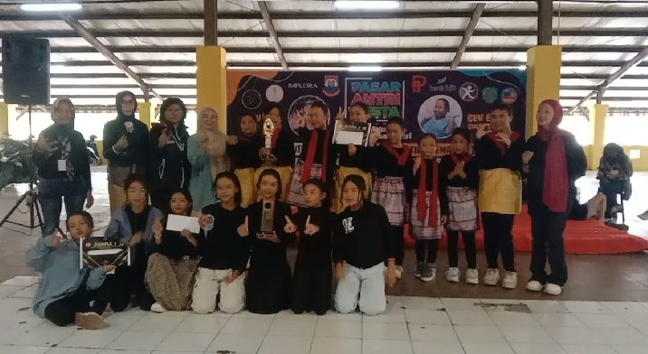 Foto Bersama: Ketua panitia bersama Ketua ASKI foto bersama para pemenang Senam Kreasi, Sabtu, 30/08/2025.