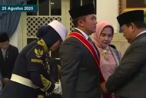 Presiden Prabowo Anugerahkan Bintang Mahaputera Utama kepada Seskab Teddy Indra Wijaya, Ini Alasannya 6