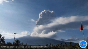 Gunung Lewotobi Laki-laki Erupsi, Kolom Abu Capai 3.500 Meter 8