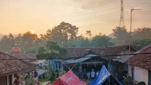 Warga Bogor Mengungsi Akibat Rangkaian Gempa di Sukabumi 6