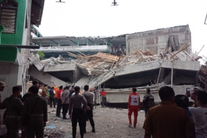 Musala Pondok Pesantren Al Khoziny Sidoarjo Runtuh, Belasan Orang Diduga Tertimbun 2