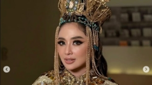 Dewi Persik Tekun Salat Tahajud, Serius Berdoa Dapat Pasangan Seiman dan Saleh 3