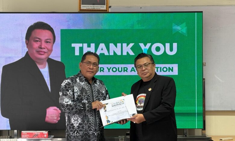 Yudi Surjadi, S.H., S.E., M.H., M.Si., M.M., PhD menerima sertifikat Narasumber dari Prof. Dr. Senen Machmud,, S.E., M.Si