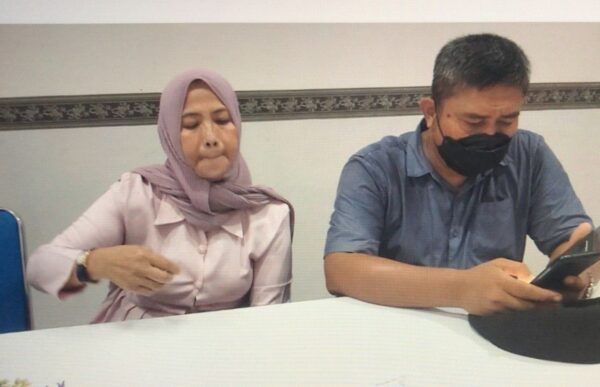 Pelaku AR bersama istri TY. (foto: istimewa)